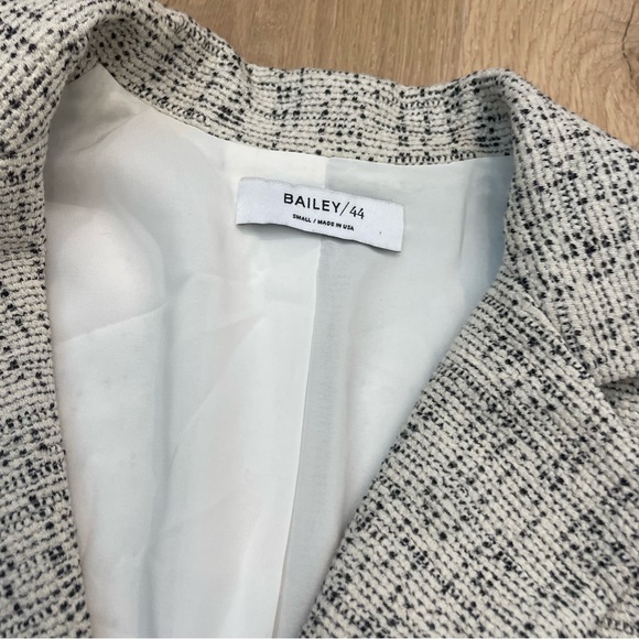 Bailey 44 tweed white and black buttoned jacket in excellent used condition - Picture 3 of 8